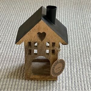 NWT Cutest Wooden House Holiday Carmel Heart Gingerbread